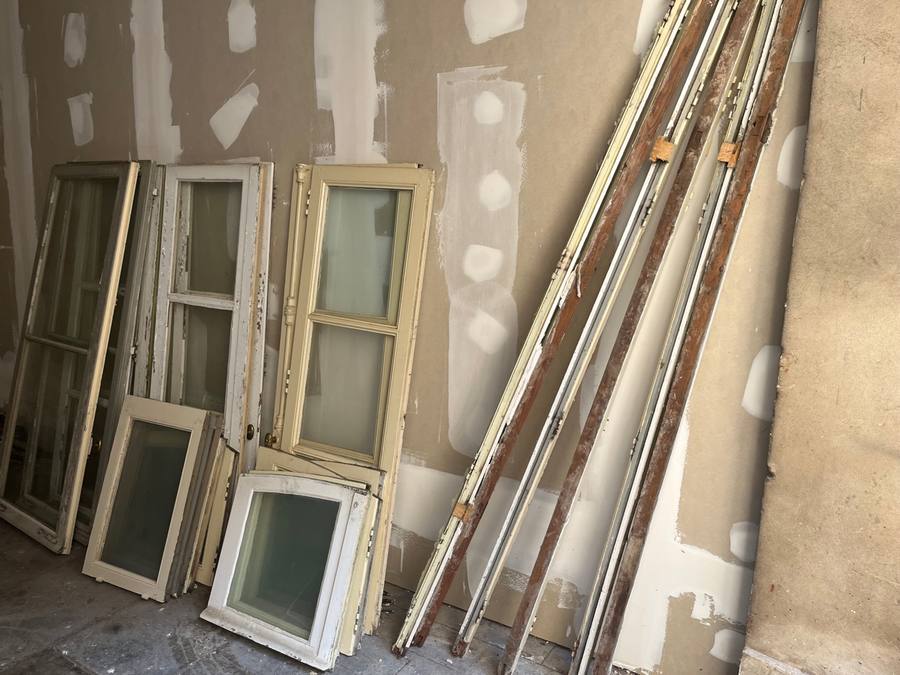 Anciennes menuiseries déposées